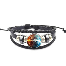 Pulsera de dibujos animados de Naruto, cuero negro con detalles coloridos.