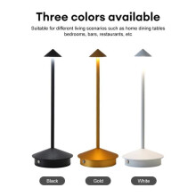 Luminária de mesa LED em alumínio, dimerizável, IP54H, 29cm, com plugue europeu.