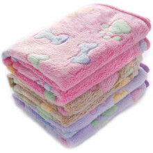 Ultra-soft plush pet blanket with legs 104x76cm