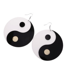 Yin Yang Örhängen Akryl Svarta Vita Dingla