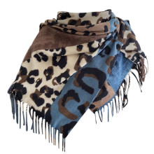 Damessjaal met luipaardprint, zacht en warm, voor de herfst en winter.