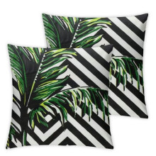 Juego de fundas de almohada con estampado geométrico de hojas de palma en blanco y negro de 16x16 pulgadas.