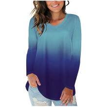 Blusa de mujer con escote redondo y manga larga.