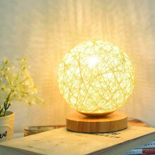 LED-Tischleuchte aus Holz mit Rattankugel-Design, USB-betrieben