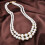 Colar feminino de duas camadas com pérolas artificiais e strass dourado 1