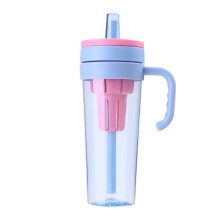 Gobelet en plastique transparent avec anse, 590 ml (20 oz).