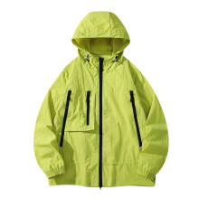 Chaqueta ligera de protección solar para hombre con capucha y