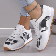 Tênis casual feminino com estampa de leopardo e patchwork, branco, tamanho 6.