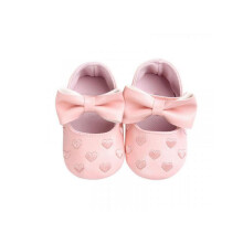 Zachte antislip babyschoentjes voor meisjes, geschikt voor de eerste stappen.