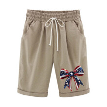 Shorts femininos patrióticos com cintura elástica e bolsos.