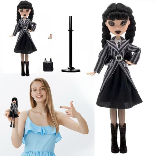 Wednesday Addams doll with Thing and backpack 1
