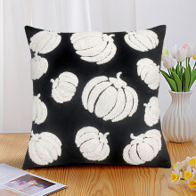 Kirjailtu kurpitsatyynynpäällinen kankaalle 18x18 tuumaa