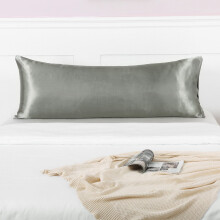Housse de coussin de corps grise en satin doux 51 x 137 cm