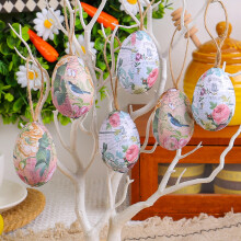 Décoration de Pâques : œufs suspendus, panier tressé, œufs peints