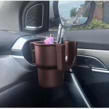 Expansor de porta-copos para carro com espaço para bebidas, celular e moedas.