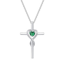 Collana con croce in argento sterling e ciondolo a cuore con smeraldo