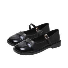 Sapatos femininos de bico redondo em couro sintético com solado grosso. Tamanho