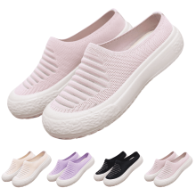 Mocassins femininos leves e respiráveis com bico largo.