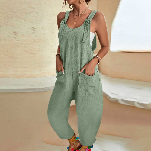 Macacão feminino casual sem mangas com decote em U e bolsos.