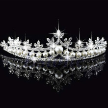 Couronne de princesse avec guirlande de strass et perles