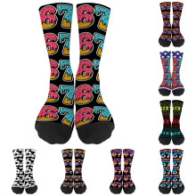 Six Seven67Graphic Crew Socks Ein Paar