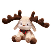 Peluche de alce navideño color beige de 35 cm con detalles en rojo y verde.