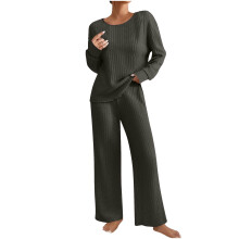 Dames loungepyjamaset bestaande uit een top met lange mouwen en een broek met