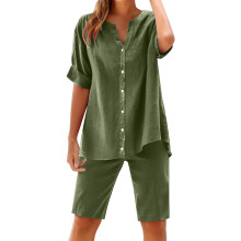 Dames linnen short set bestaande uit een top met korte mouwen en een short.