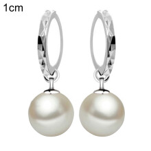 Oorbellen voor dames met imitatieparels, platina-geplateerd koper.