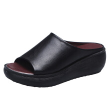 Sandales orthopédiques compensées en cuir noir avec soutien de la voûte plantaire, pointure