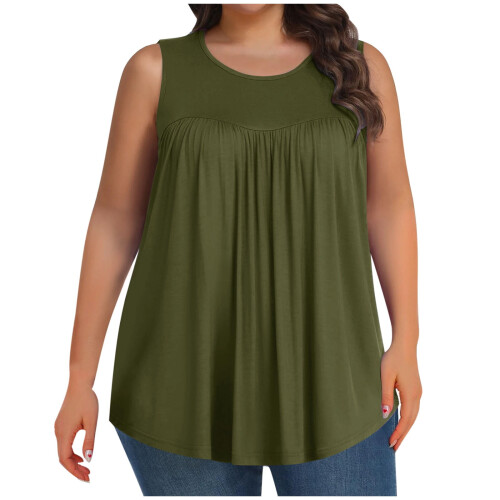 Regata feminina plus size com gola redonda, pregas frontais e modelagem solta.