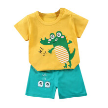 Completo estivo casual da bambina con stampa di cuccioli