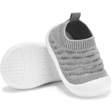 Zapatos de bebé para niños y niñas con suela de goma para primeros pasos.