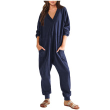 Damespyjama in effen blauw met lange mouwen en V-hals.