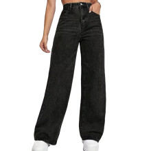 Calça jeans feminina de perna larga, cintura alta e tecido elástico.