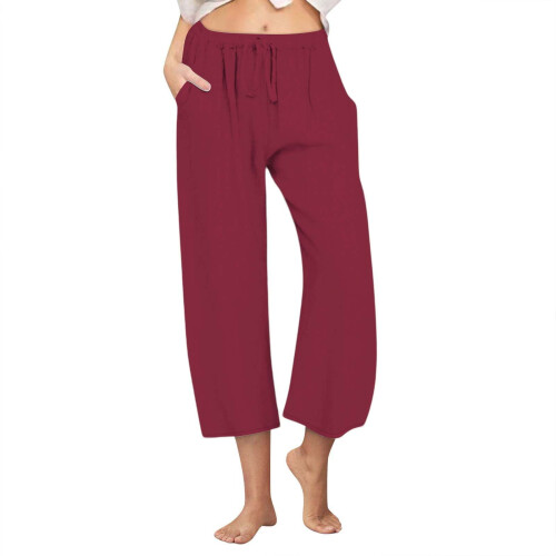 Calça capri feminina de algodão e linho, cintura alta e pernas largas.