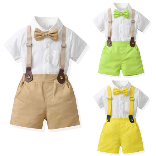 Ensemble garçon composé d'un haut fleuri à manches courtes et d'un short à bretelles, taille