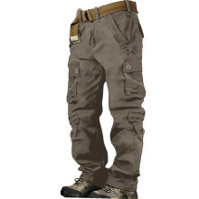 Calça cargo masculina, corte reto e descontraído, com bolsos.
