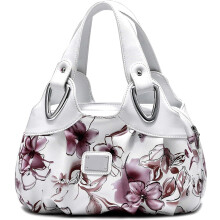 Bolsa hobo feminina em couro vegano com estampa floral.