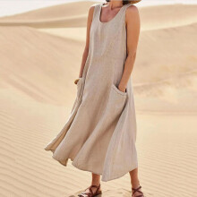 Vestido longo feminino de linho, sem mangas, cor lisa, com bolsos.