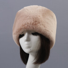 Czapka zimowa damska wiatroodporna Opolski beanie flat top biała