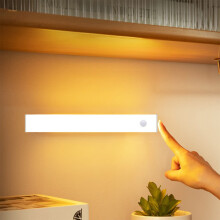 Luminária LED para armário com sensor de movimento, sem fio e recarregável.
