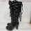 Botas góticas femininas com laços, cano alto e plataforma em material sintético. 8