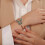 Bracciale da donna con perle e farfalla di cristallo. 5
