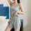 Conjunto de pijama feminino sem mangas com bojo e shorts. 1