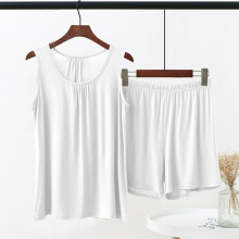 Conjunto de pijama feminino de duas peças, composto por regata sem mangas e shorts.