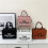 Bolsa de tecido marrom, estilo transversal, com grande capacidade. 3