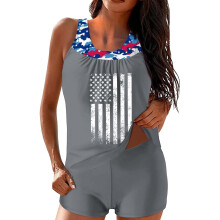 Conjunto de tankini para mujer con la bandera estadounidense: top de tirantes y shorts.