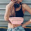 Pochete rosa com dois bolsos com zíper. 2