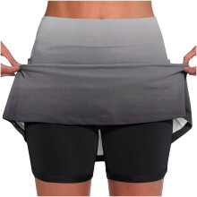 Leichte, schnelltrocknende Damen-Skorts mit mittelhohem Bund.
